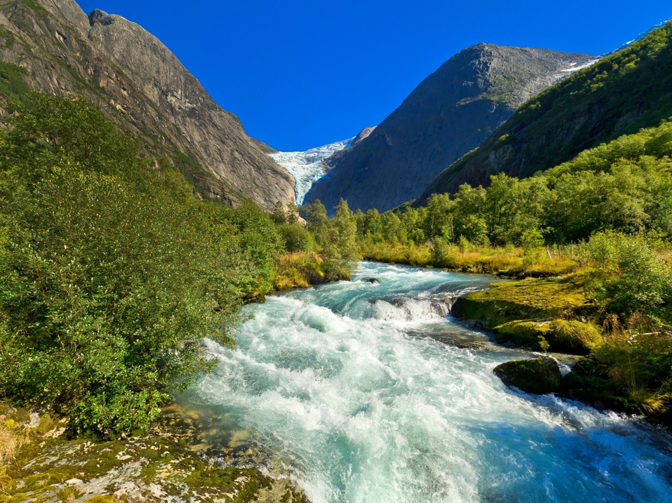 sognefjord briksdal jostedalsbreen shutterstock 2154400261 1920
